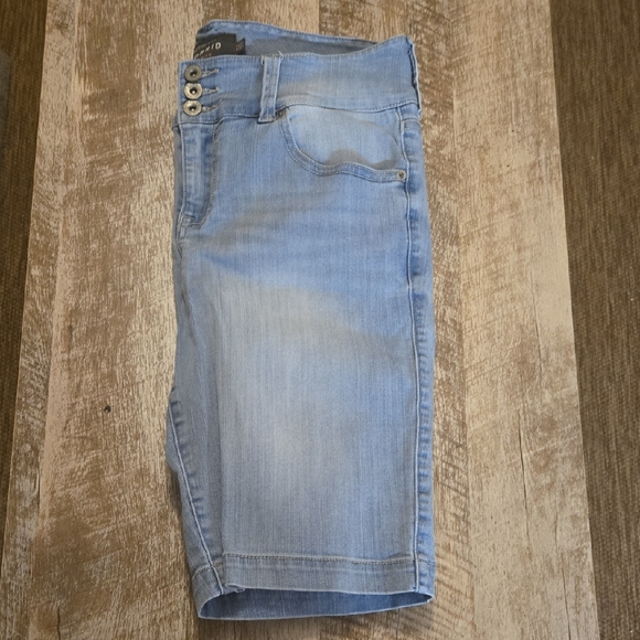 Torrid Bermuda Jean Shorts - Picture 1 of 6